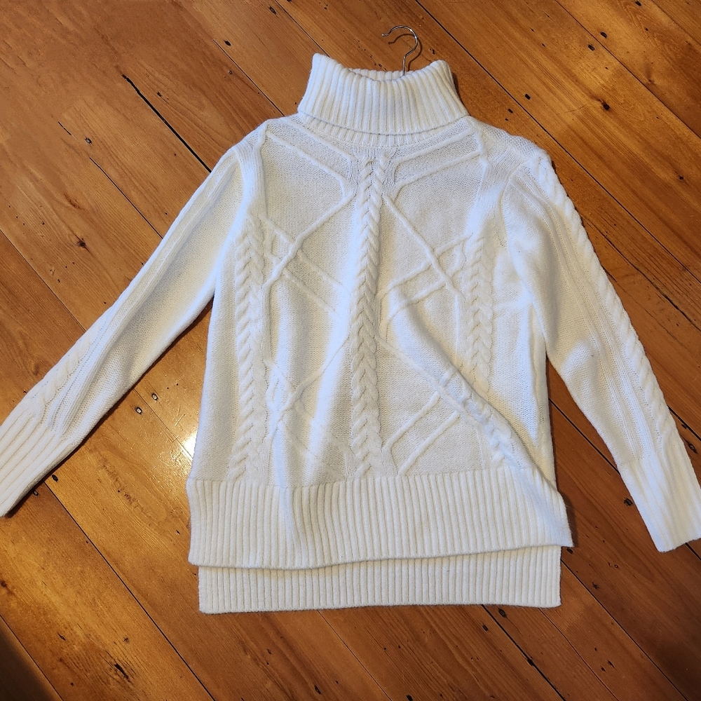 Vera Wang White Braided Cable Sweater  new size XS